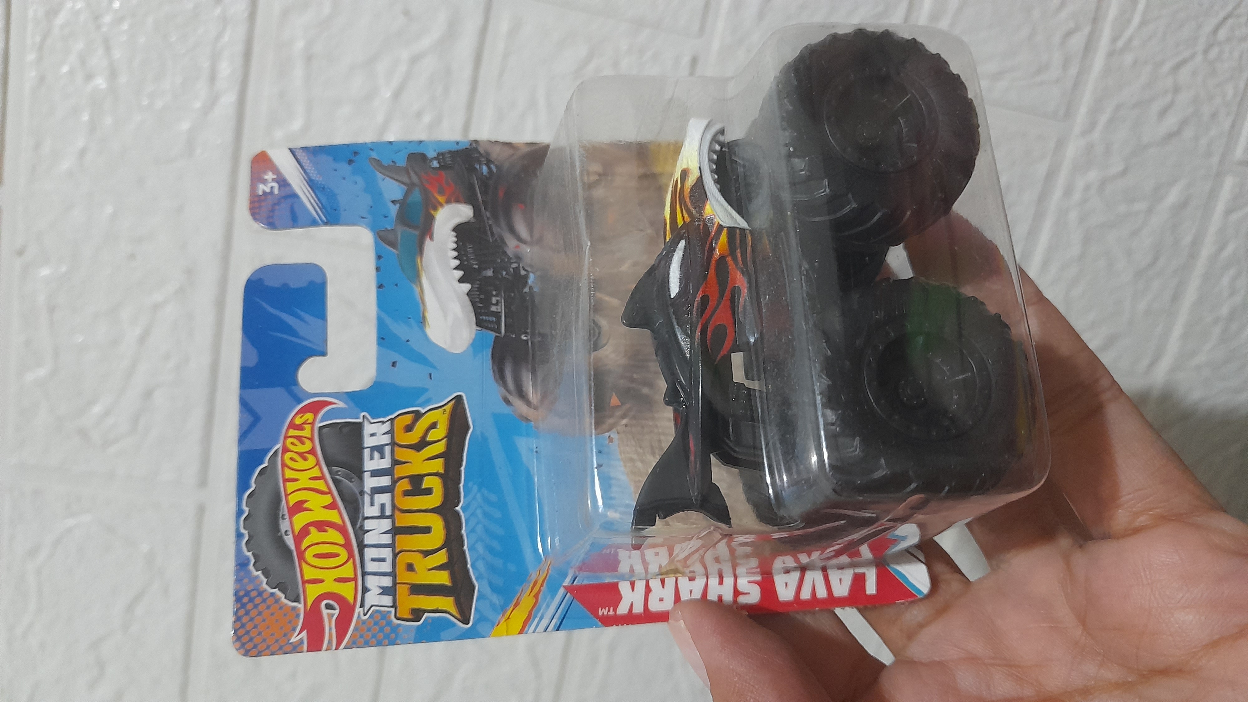 MONSTER TRUCK TIGER SHARK BLACK